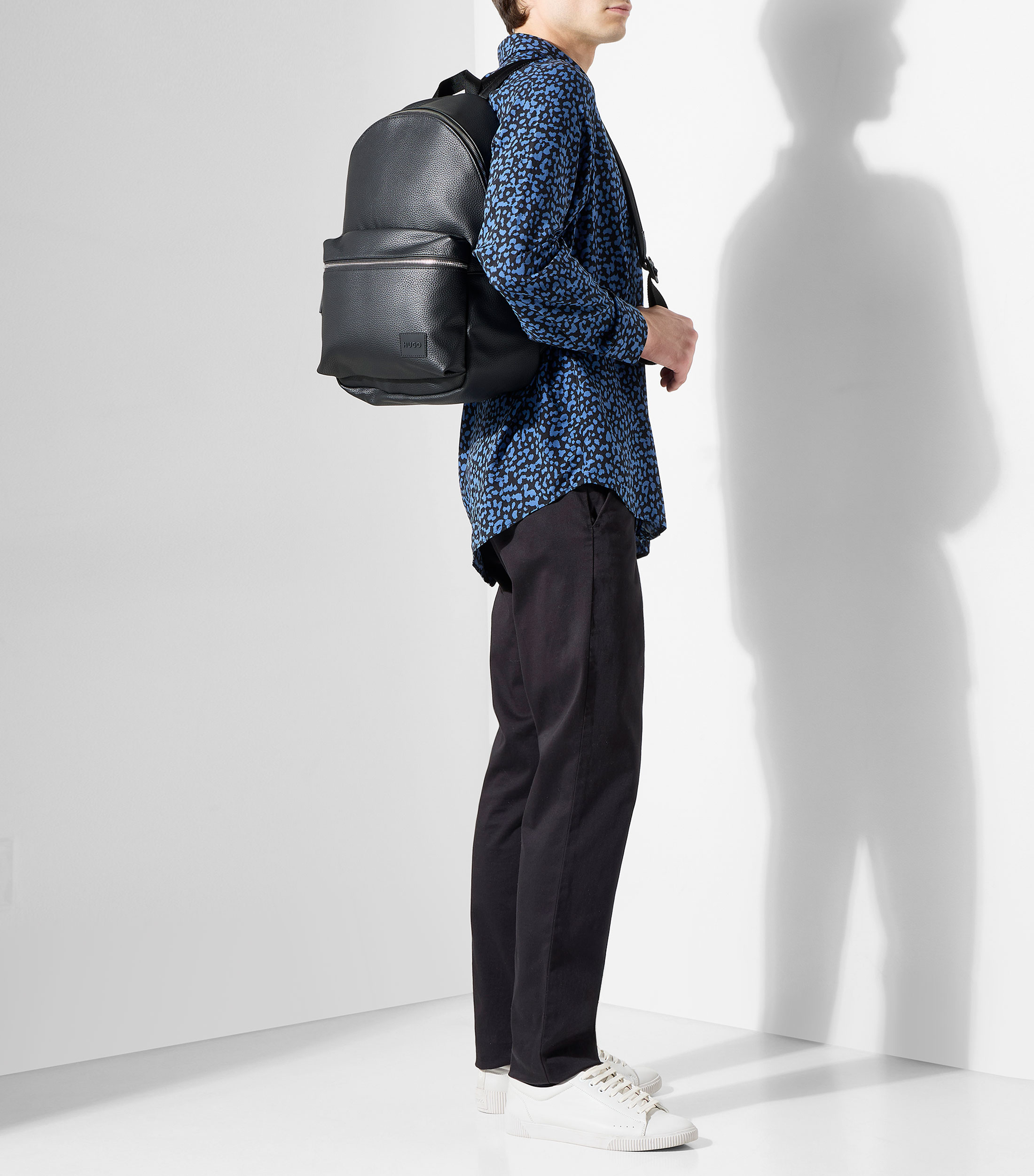 Camisa relaxed fit en popelín con estampado abstracto Hombre